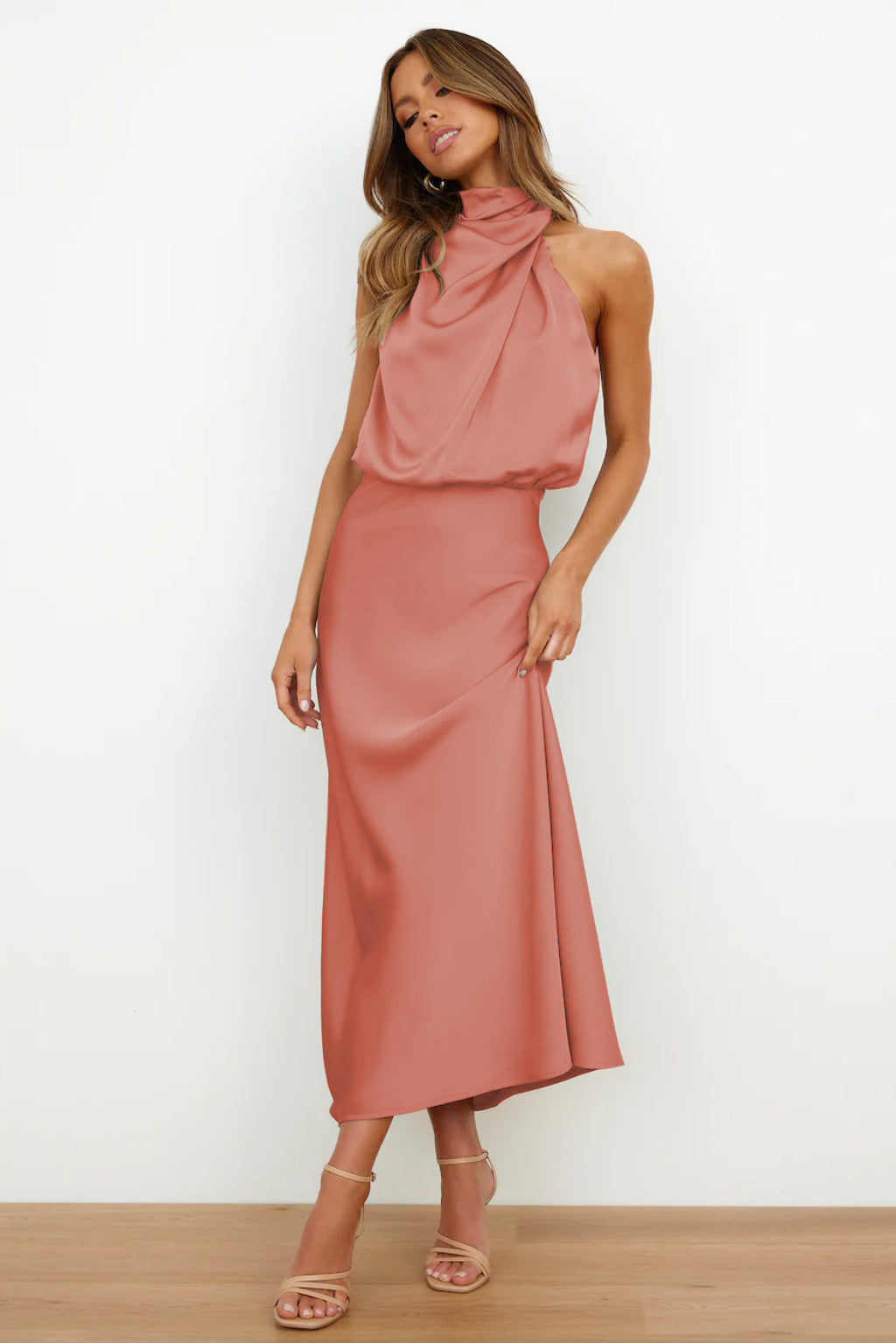 FERNANDA™ | Vestido Midi Que Faz Você Se Sentir a Mulher Mais Elegante da Sala