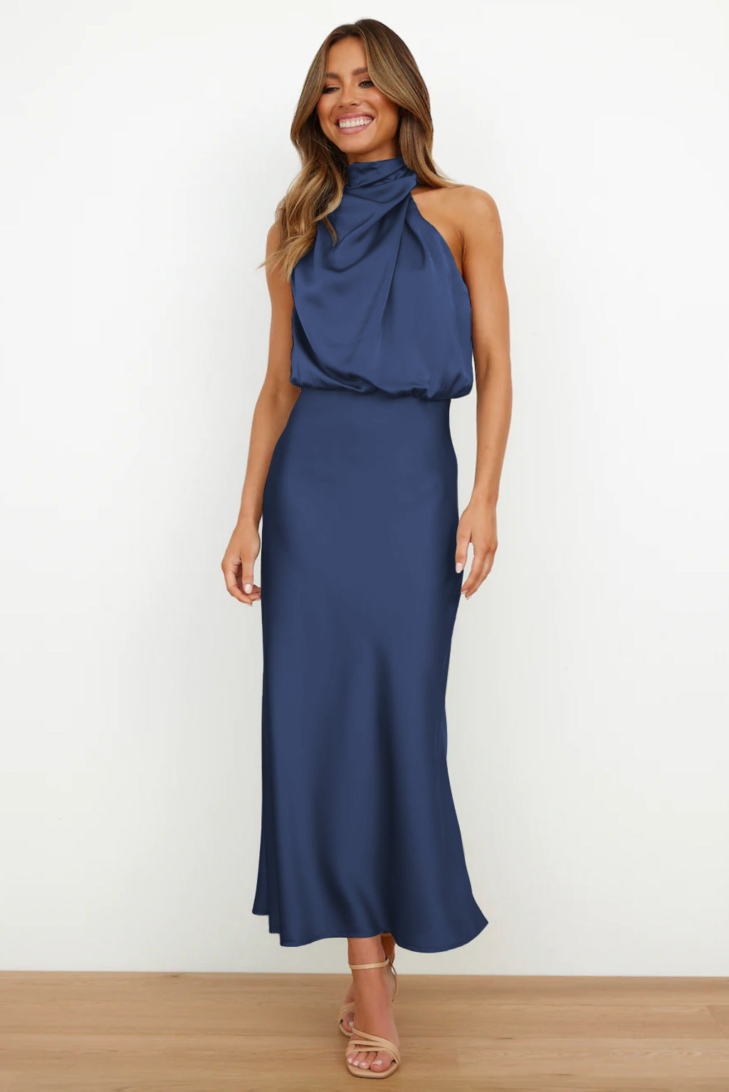 FERNANDA™ | Vestido Midi Que Faz Você Se Sentir a Mulher Mais Elegante da Sala
