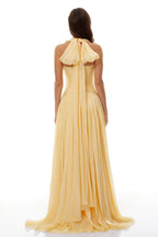 URANIE™ | Vestido Maxi Halter Amarelo que Transforma Qualquer Ocasião em Momento Inesquecível