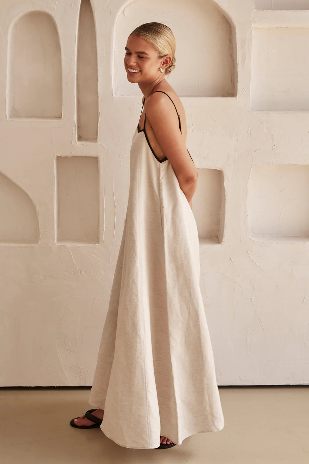 NATIVIDADE™ | Vestido Midi Que Faz Você Se Sentir a Mulher Mais Elegante da Sala