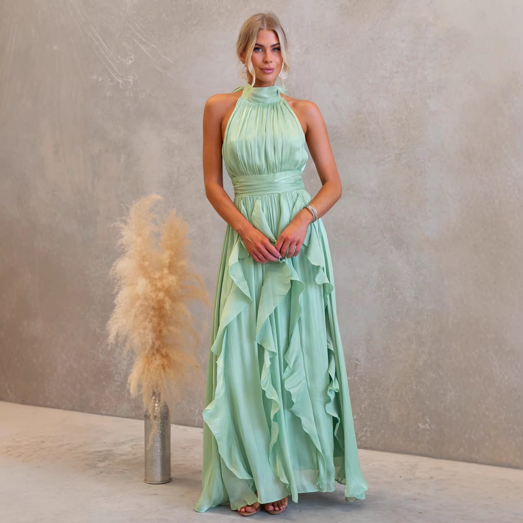 BENEDITA™ | Vestido Midi Que Faz Você Se Sentir a Mulher Mais Elegante da Sala