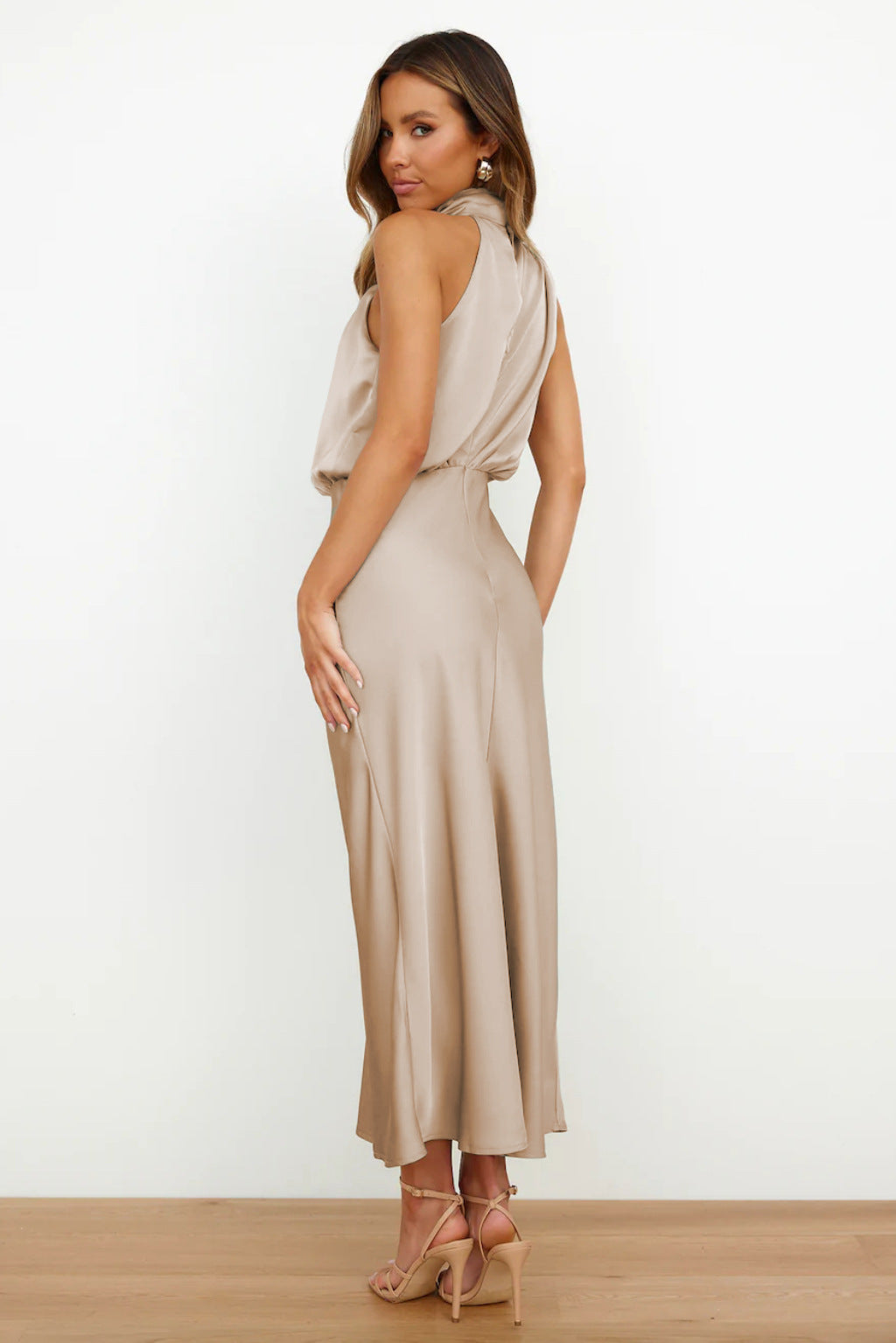 FERNANDA™ | Vestido Midi Que Faz Você Se Sentir a Mulher Mais Elegante da Sala