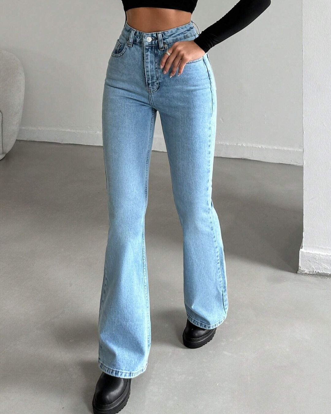 ABIGAIL™ | Calça Que Faz Suas Pernas Parecerem Quilômetros de Elegância