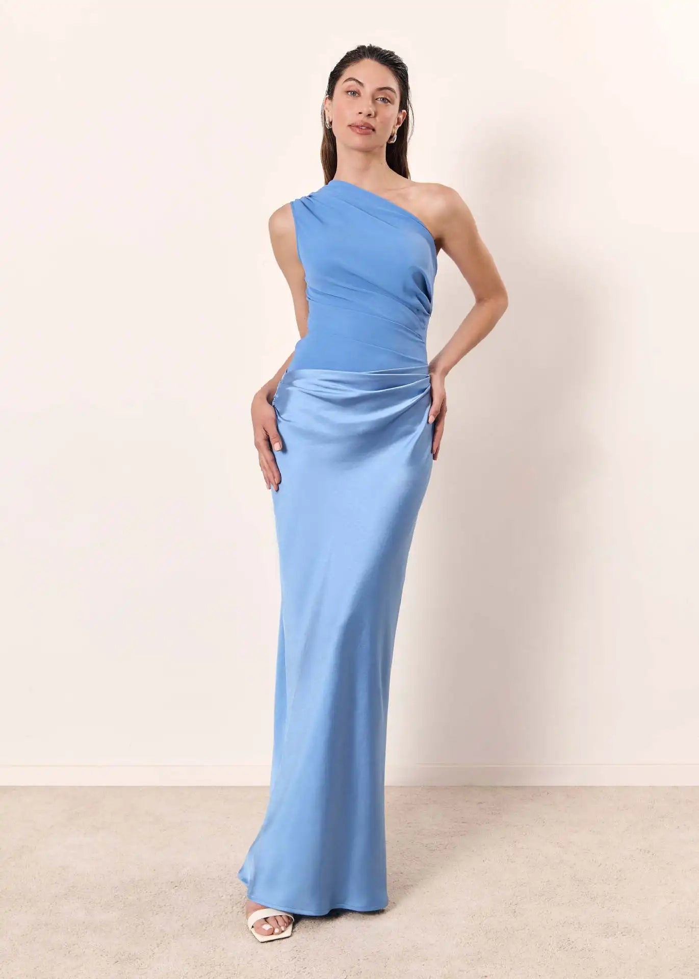 ZÉLIA™ | Vestido Midi Para a Mulher Que Não Precisa de Aprovação Para Brilhar