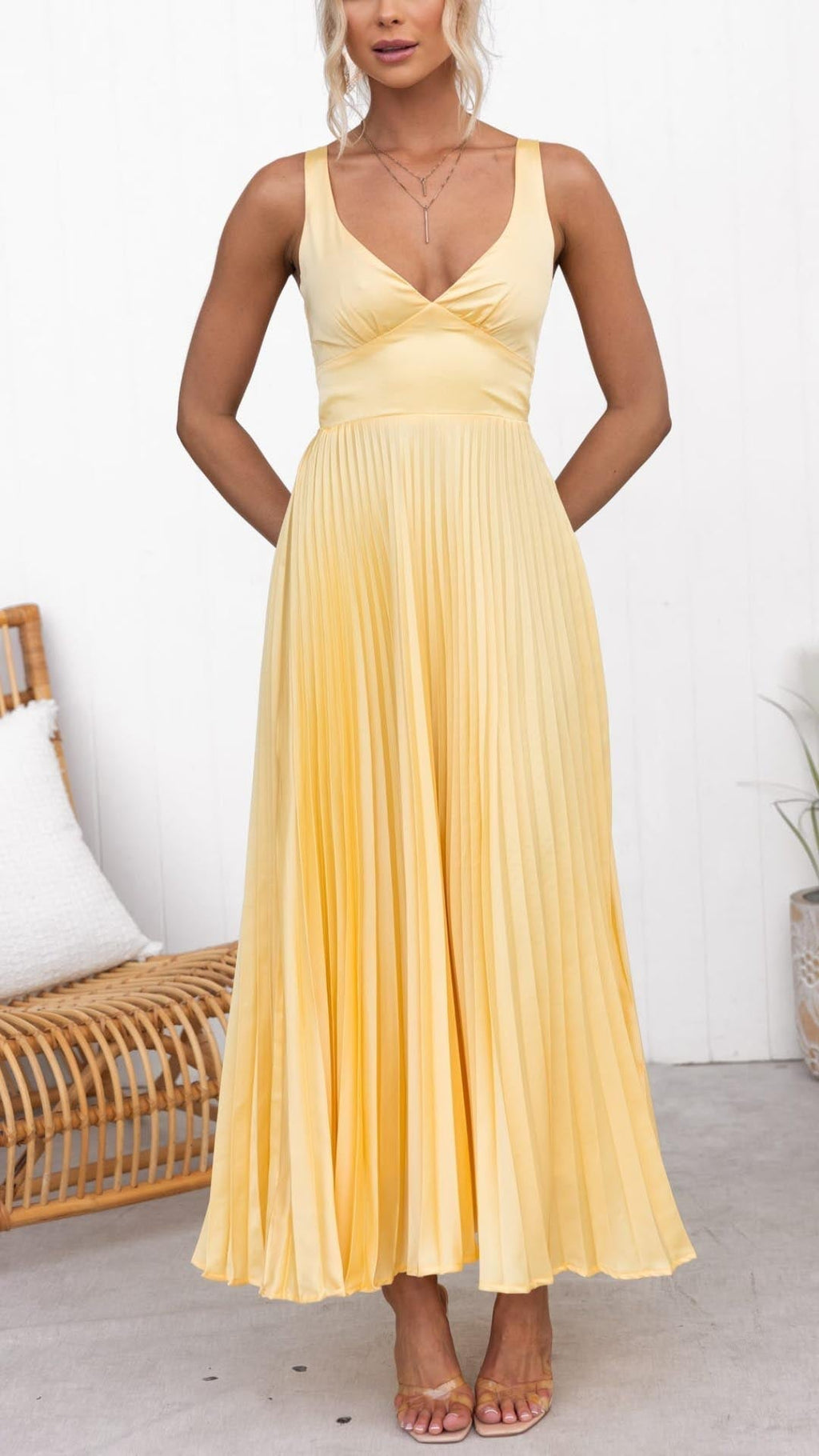 SARA™ | Vestido com Acabamento Perfeito Para Qualquer Produção